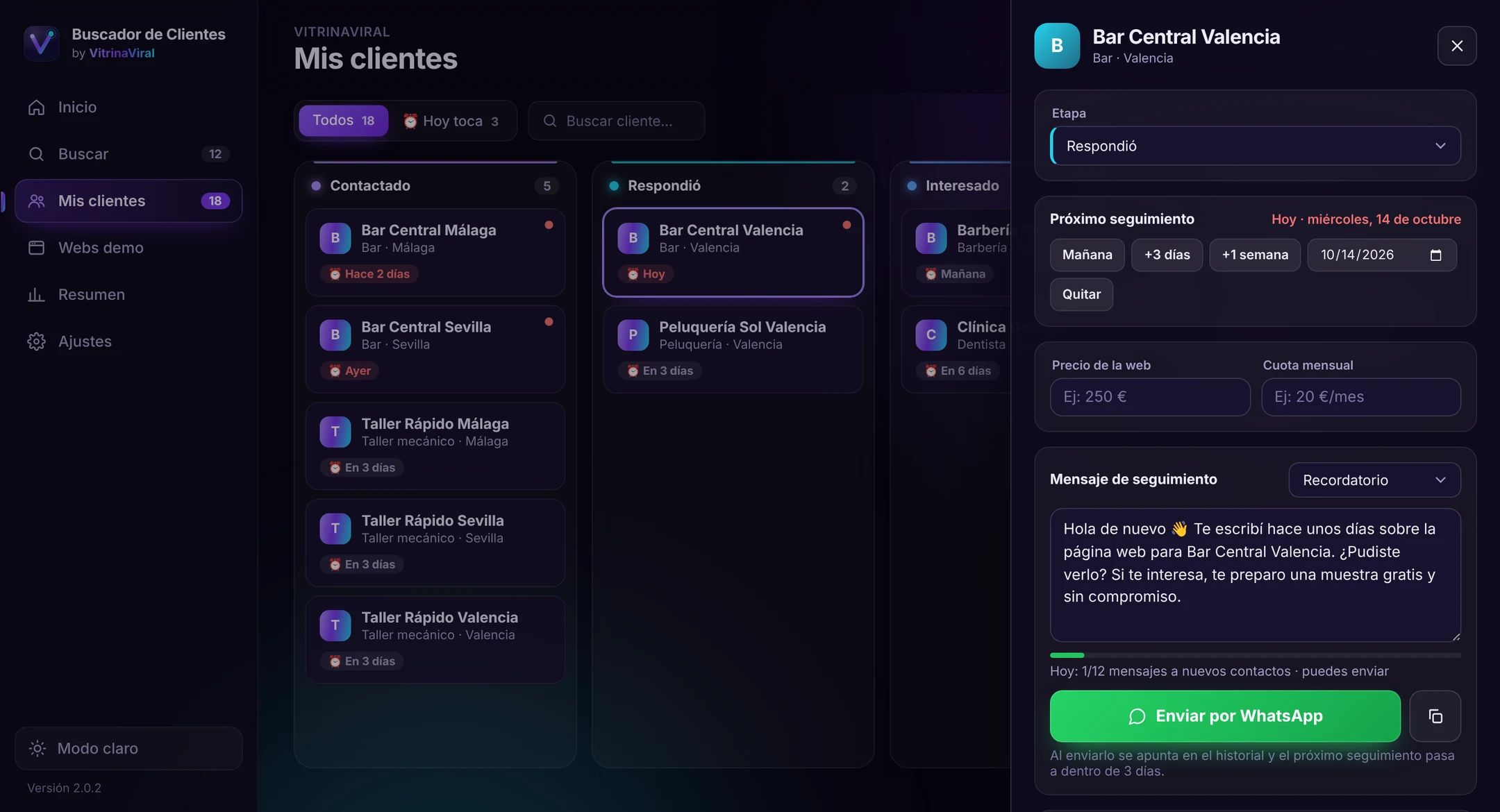 Tablero de clientes por etapas con la ficha de seguimiento y el mensaje de WhatsApp