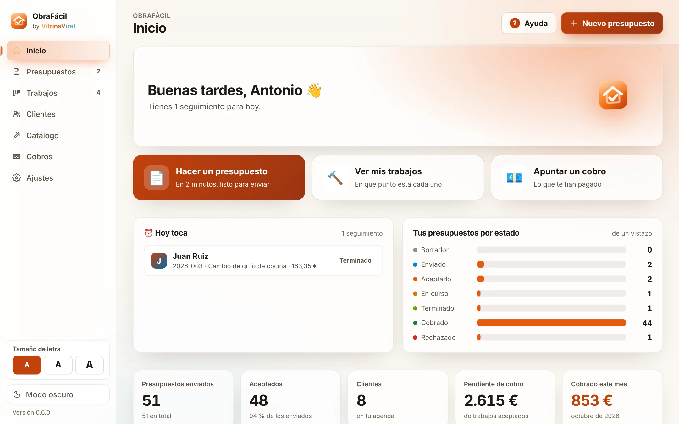 Pantalla de inicio de ObraFácil con tres botones grandes: hacer un presupuesto, ver mis trabajos y apuntar un cobro