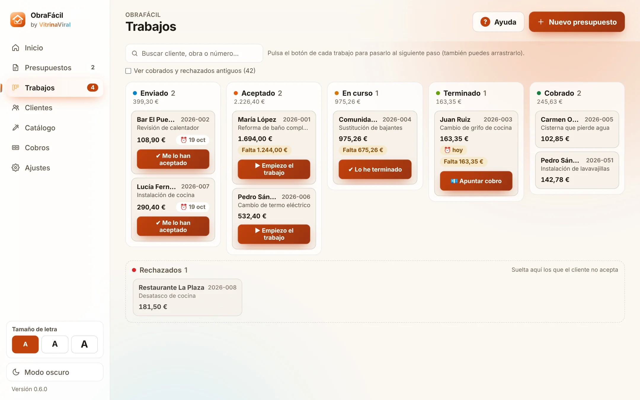 Tablero de trabajos por estados con un botón de siguiente paso en cada tarjeta